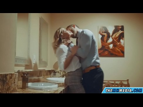 ❤️ Cando unha loura tetona seduce nun baño público ️ Follar na pornografía gl.hentaisaturn.ru ️❤